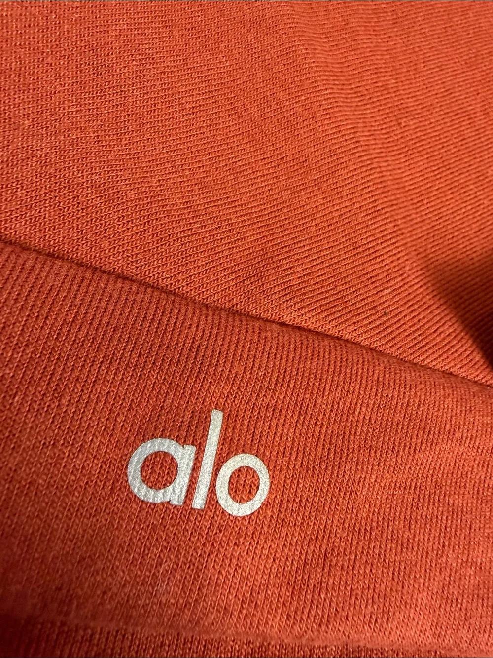 ALO Yoga Soleil Long-Sleeve Cropped Turtleneck Top rust size medium